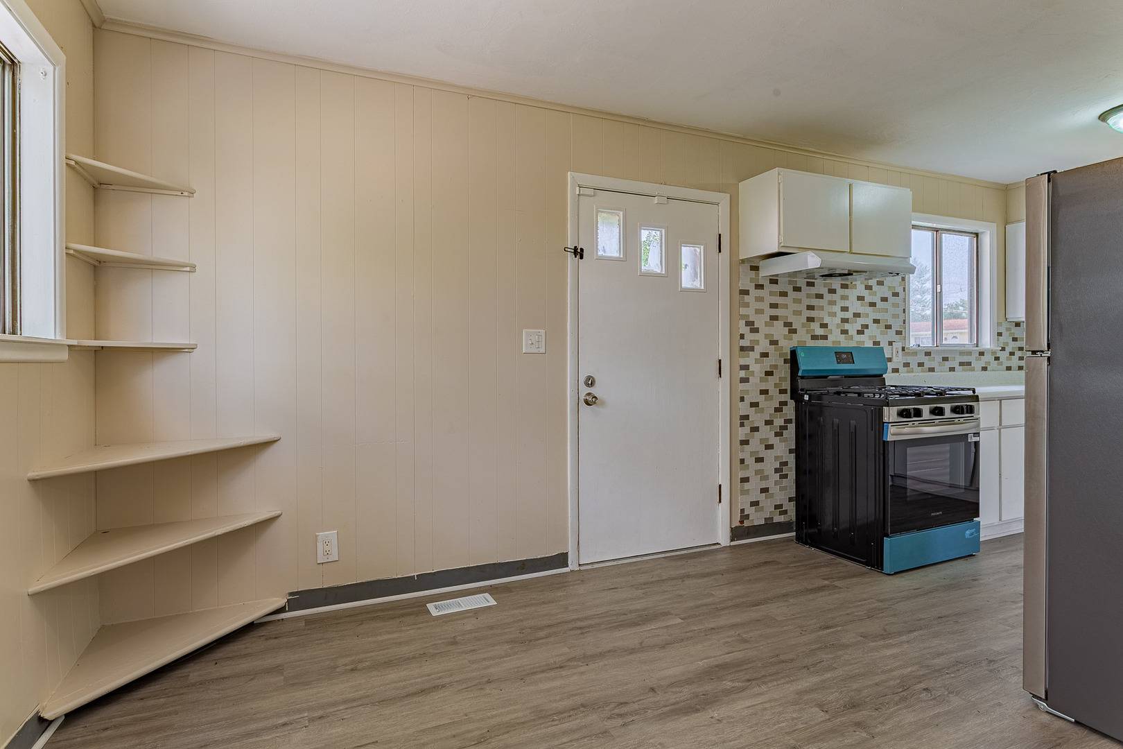 120 GROW LN, Streamwood, IL 60107