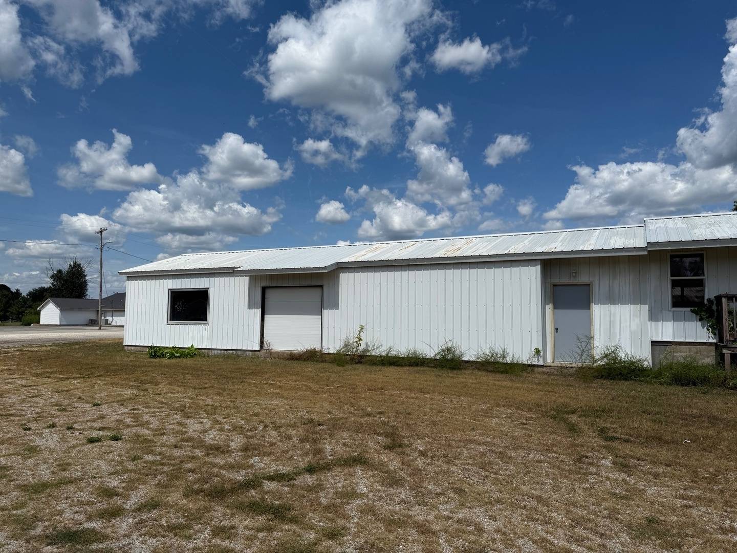 18 Broadway ST, Herrick, IL 62431