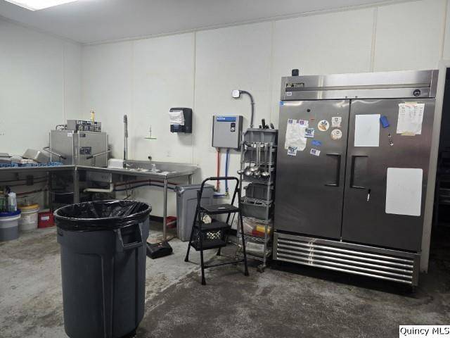 120 E 5th ST, Bowen, IL 62316