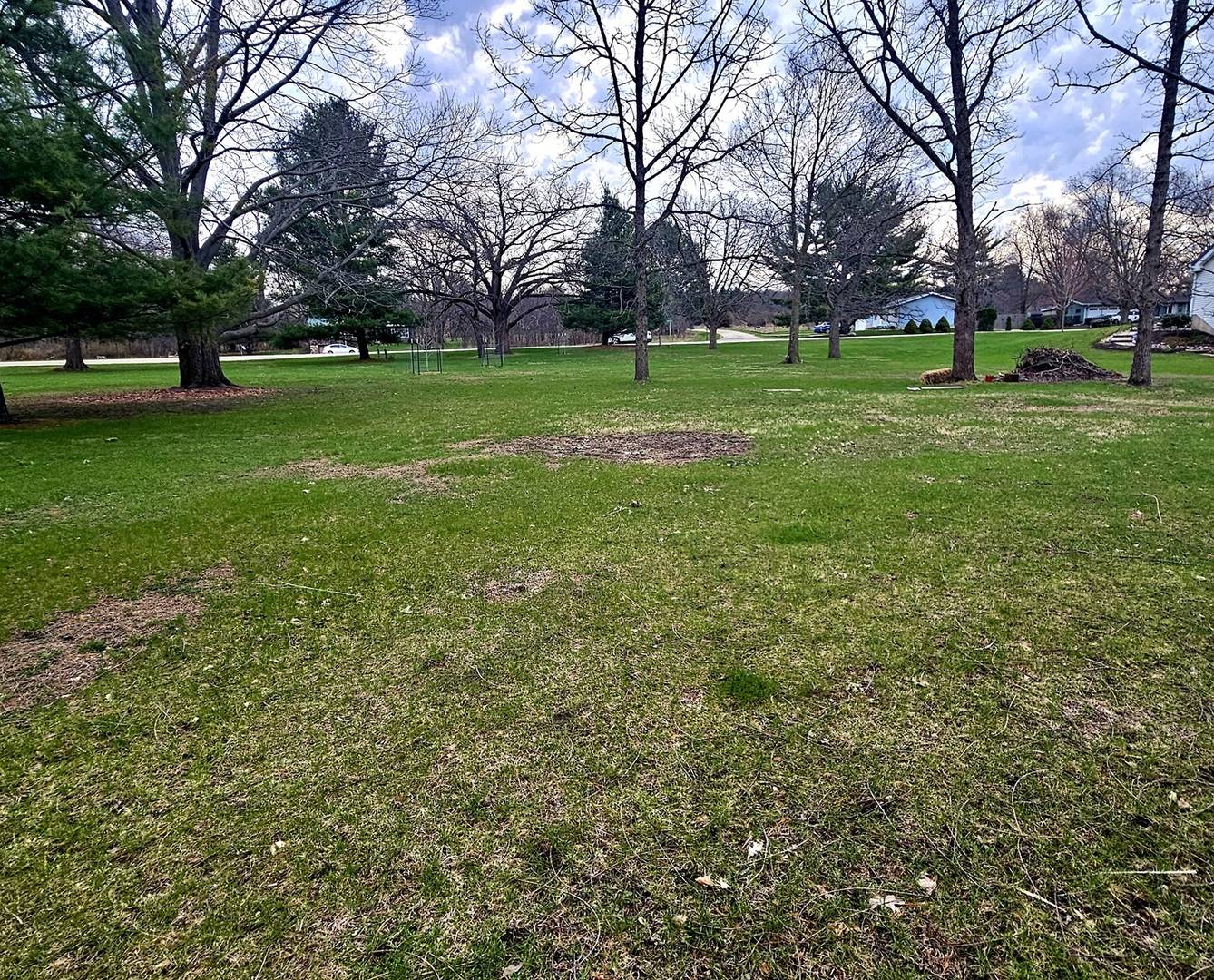 701 Woodland DR, Dixon, IL 61021