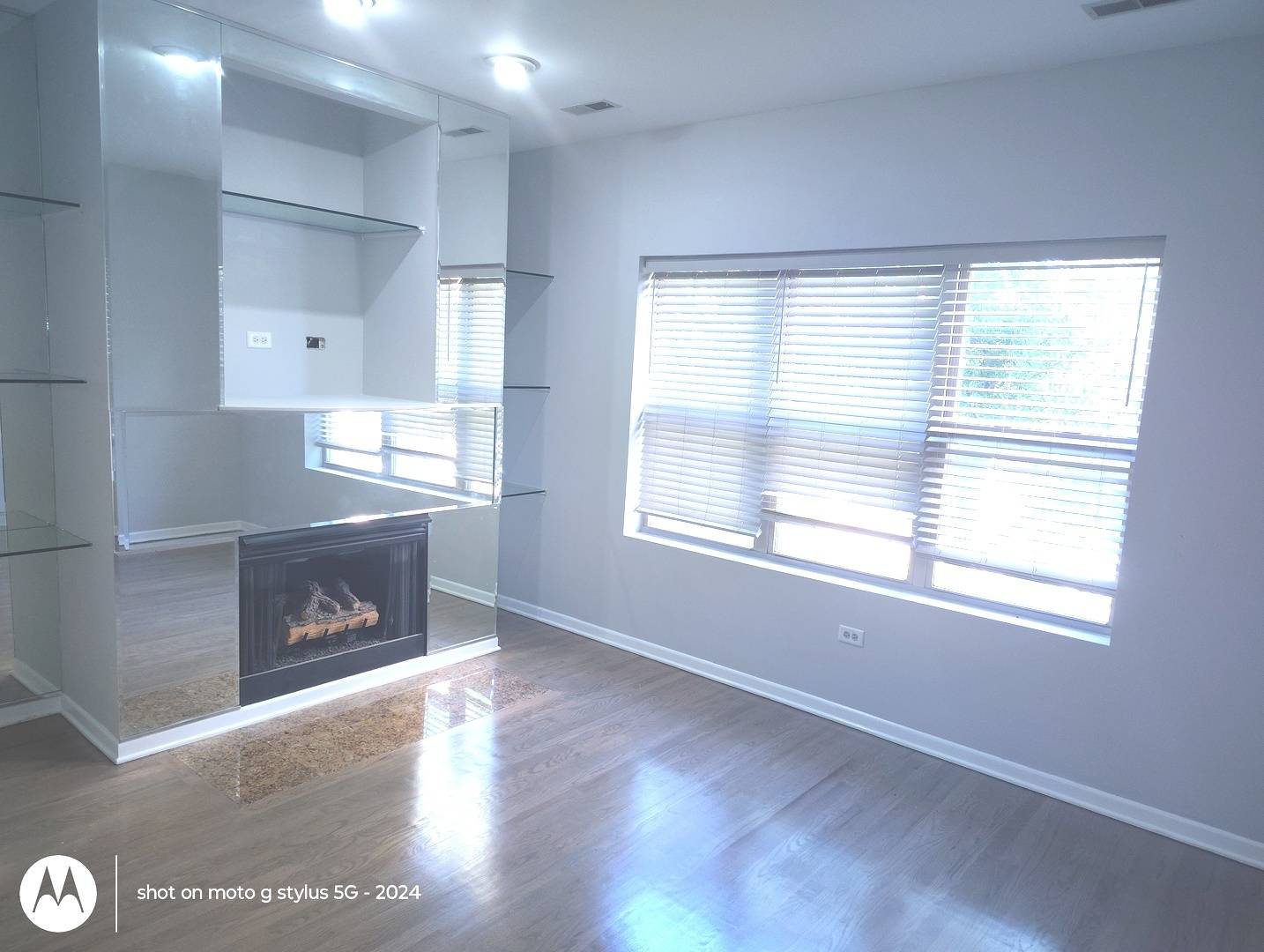2367 E 70th PL #1A, Chicago, IL 60649