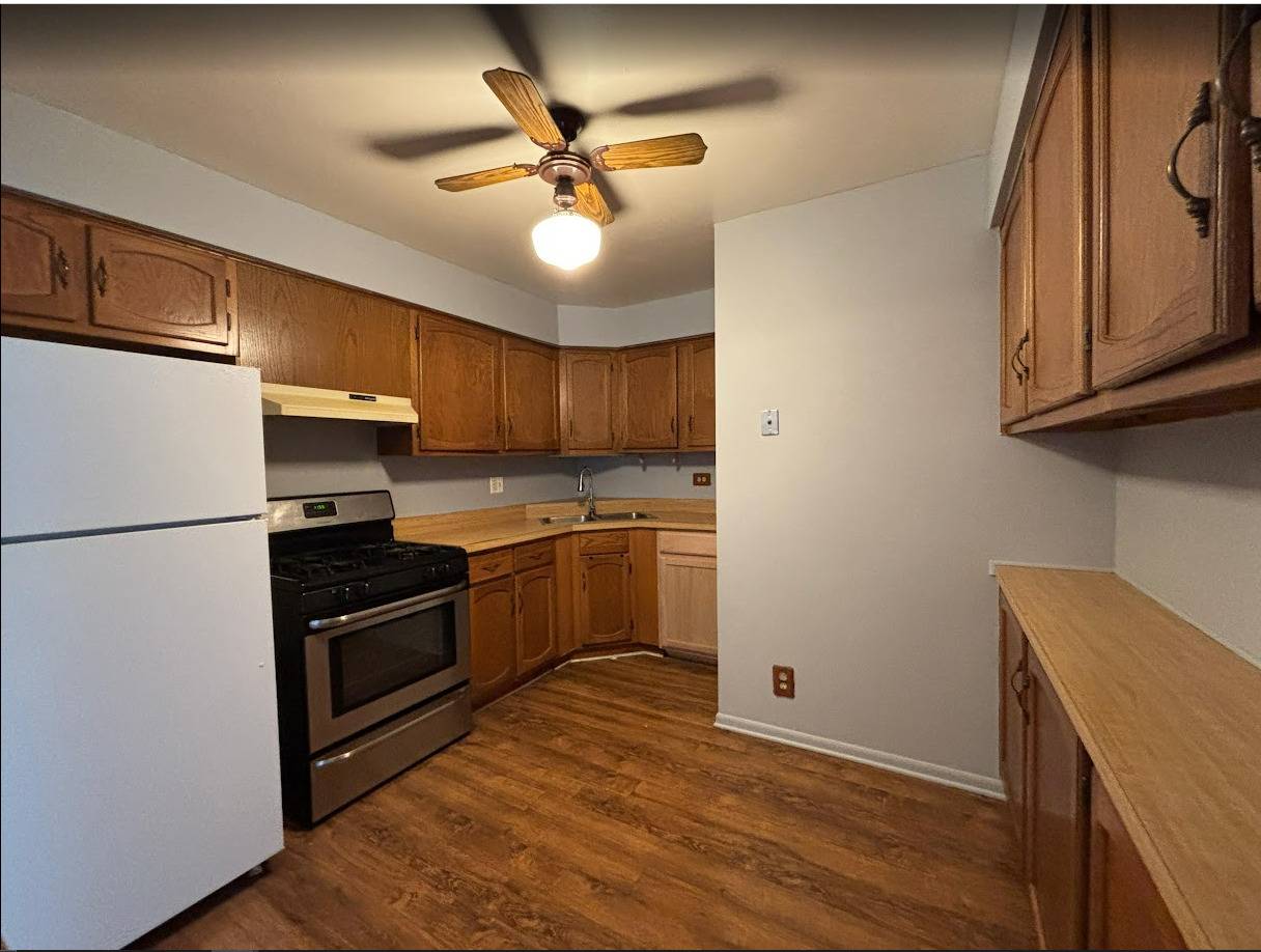 231 GREGORY ST #11, Aurora, IL 60504