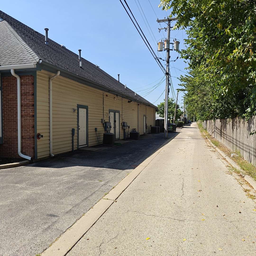400 W Northwest HWY NW, Barrington, IL 60010