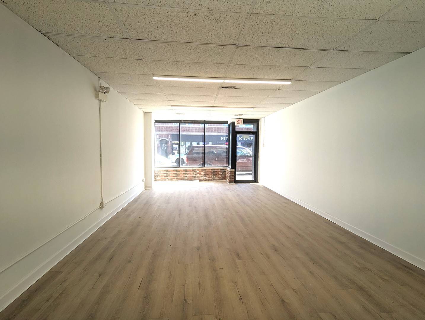 4004-4008 W Montrose AVE, Chicago, IL 60641