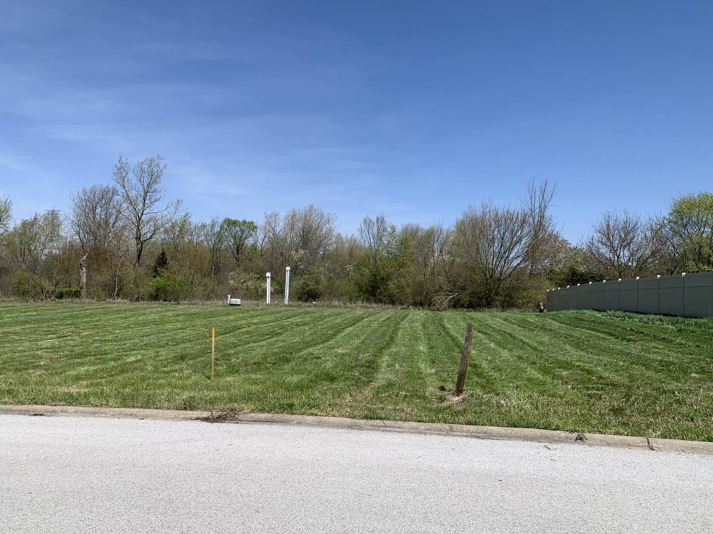 2088 Nichols DR, Lynwood, IL 60411