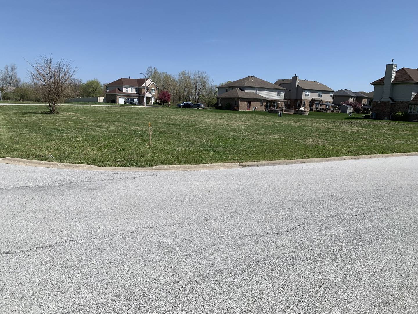 2053 Nichols DR, Lynwood, IL 60411