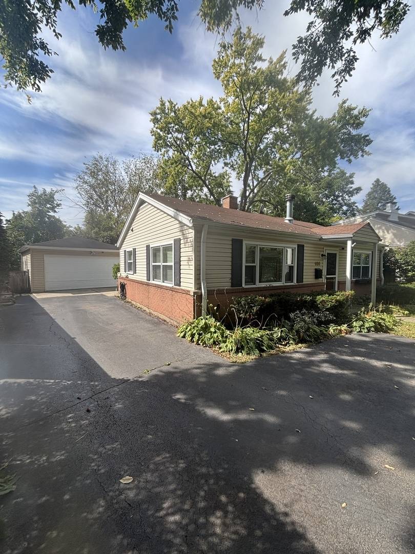 926 Cedar ST, Deerfield, IL 60015