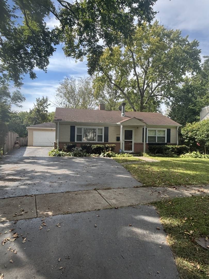 926 Cedar ST, Deerfield, IL 60015