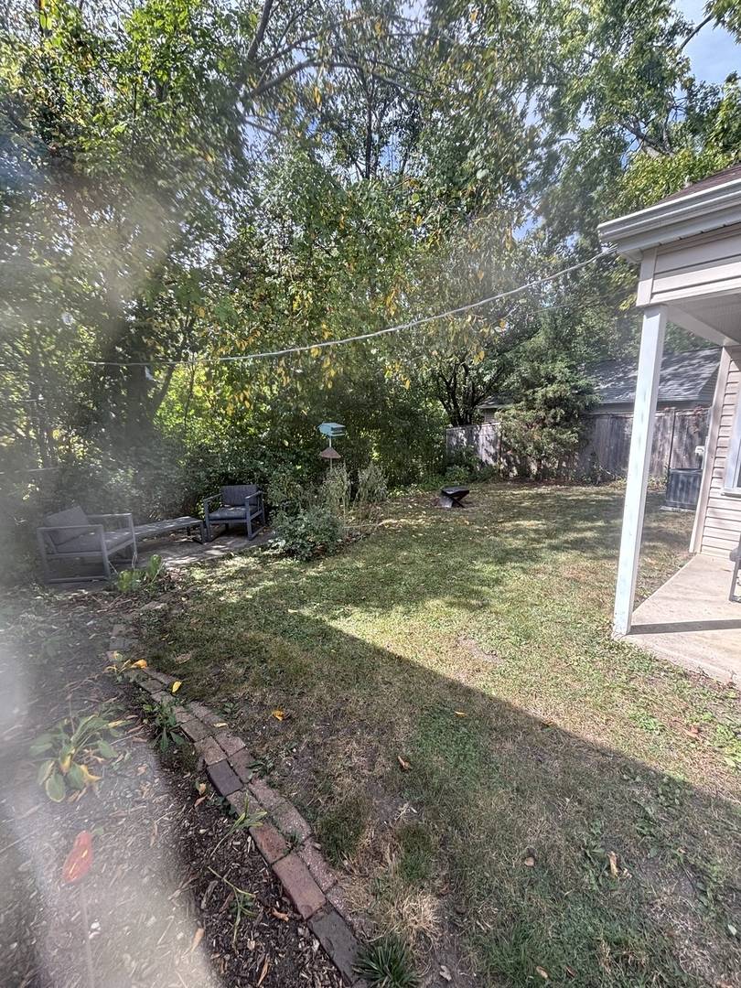 926 Cedar ST, Deerfield, IL 60015