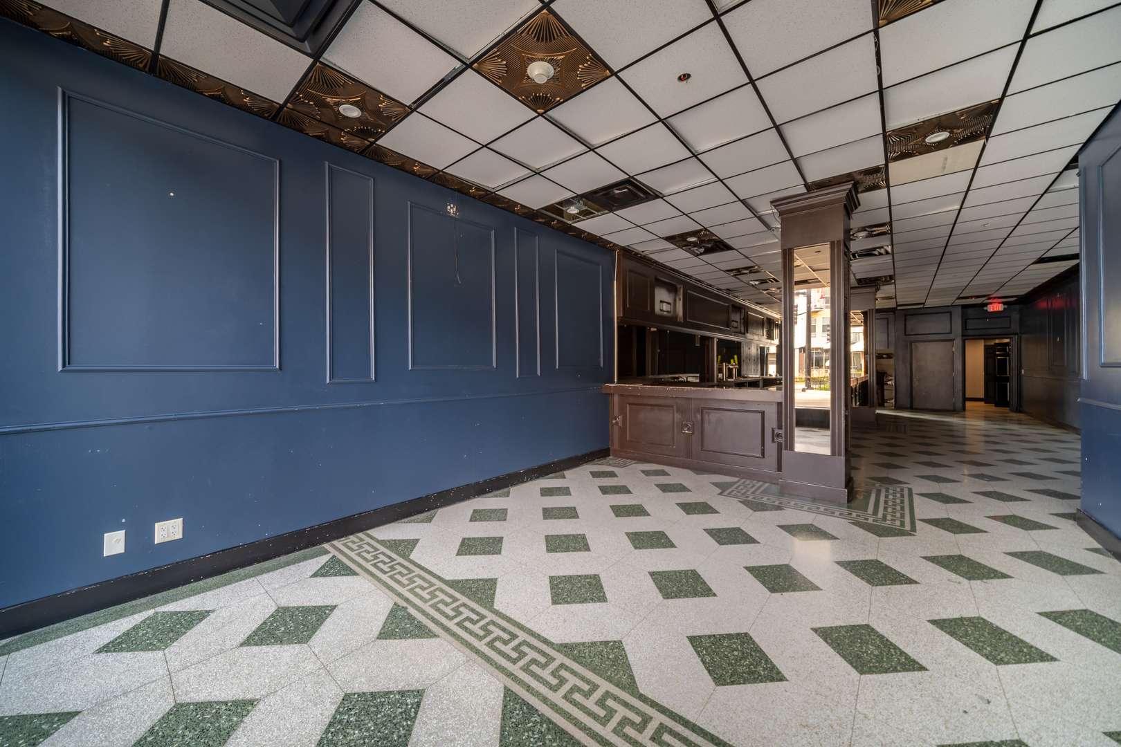 76 S Grove AVE #A, Elgin, IL 60120