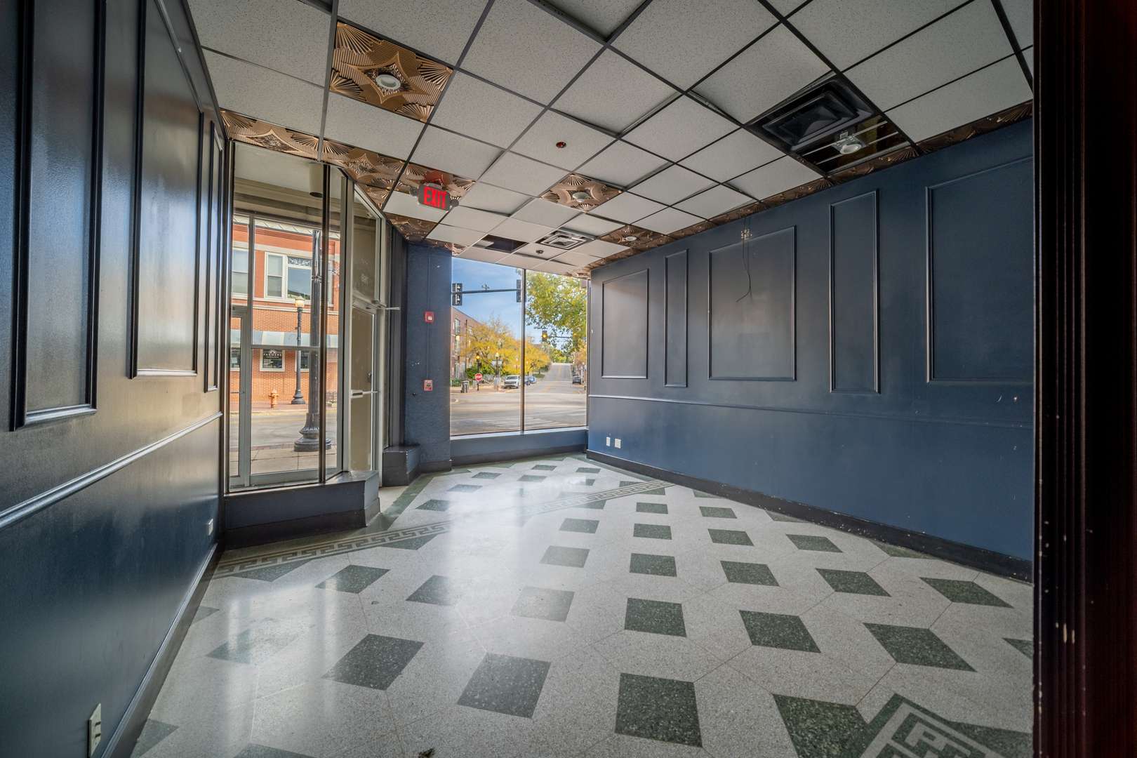 76 S Grove AVE #A, Elgin, IL 60120