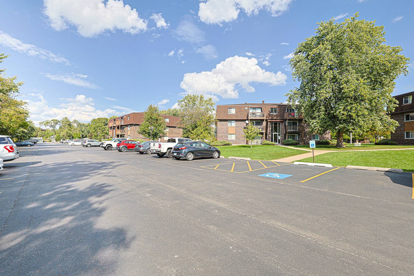 19380 Wolf RD #6, Mokena, IL 60448