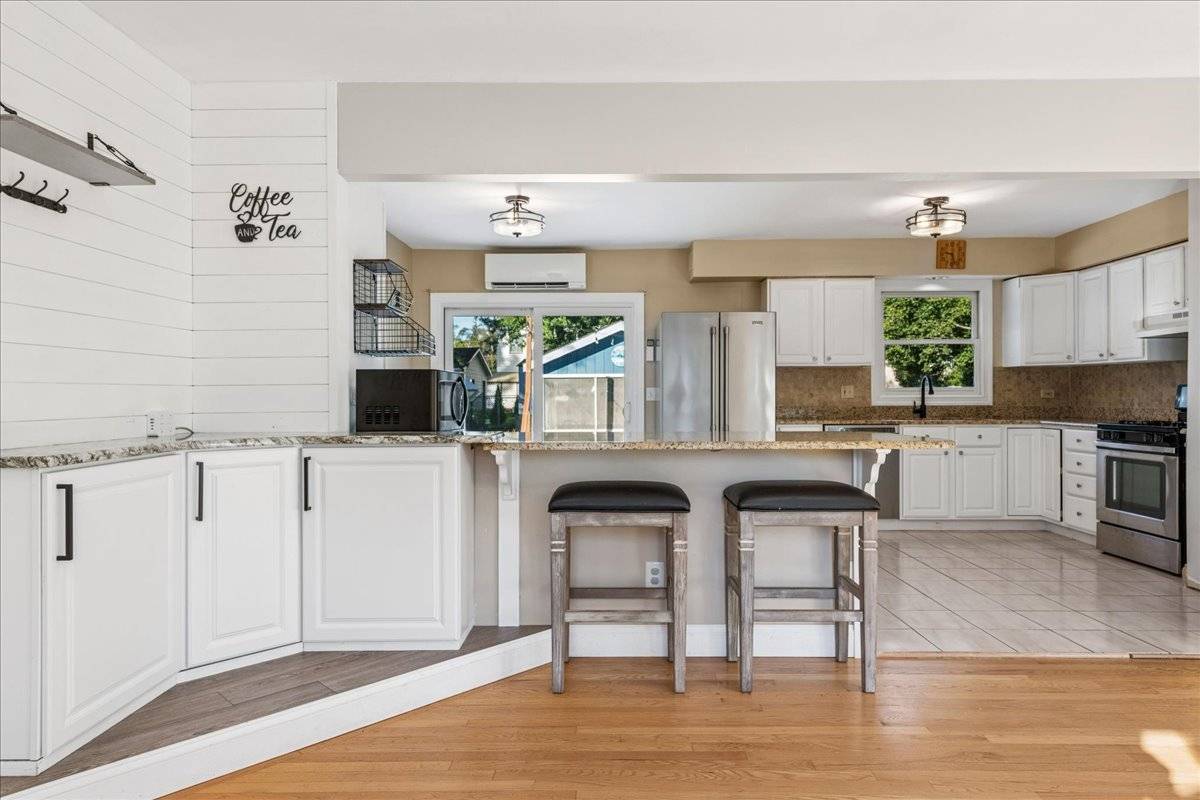 208 S River RD, Fox River Grove, IL 60021