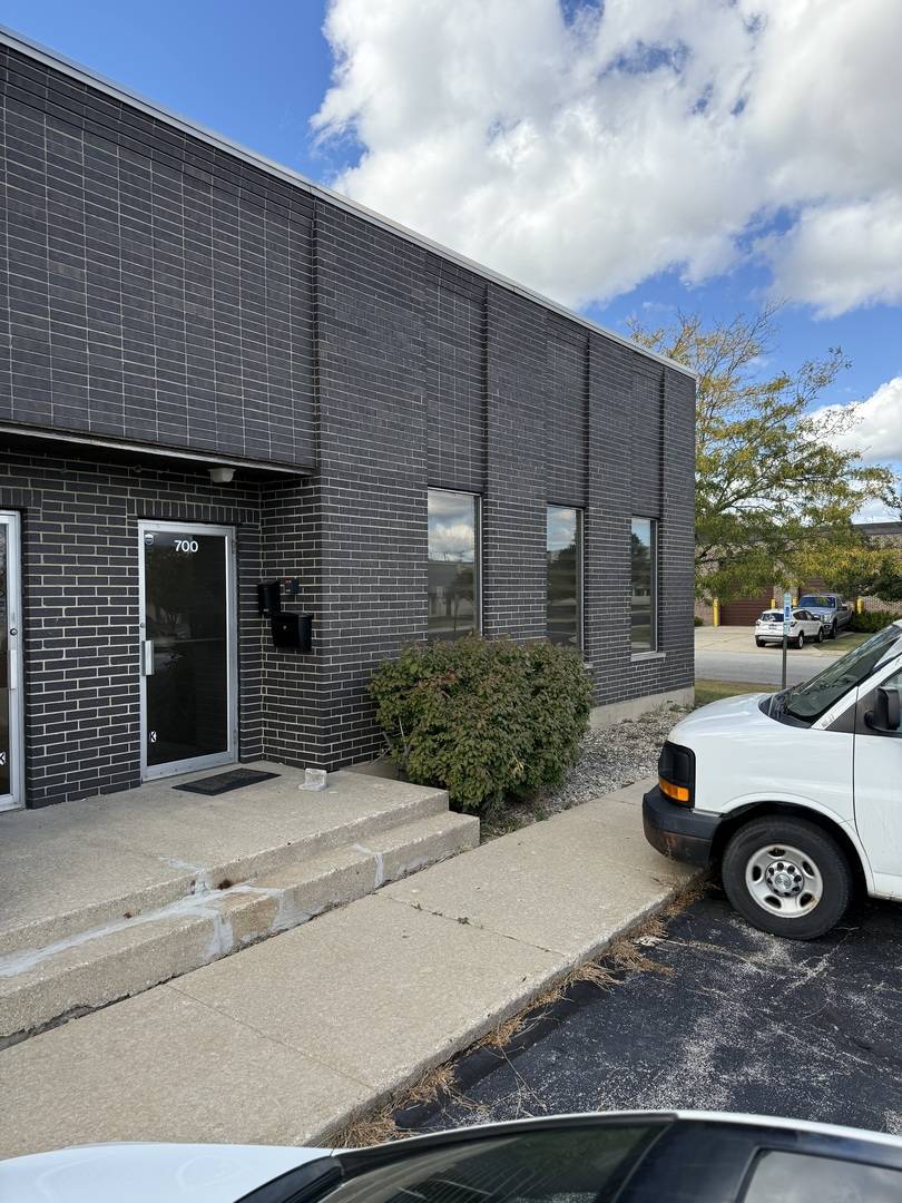 700 BONNIE LN, Elk Grove Village, IL 60007