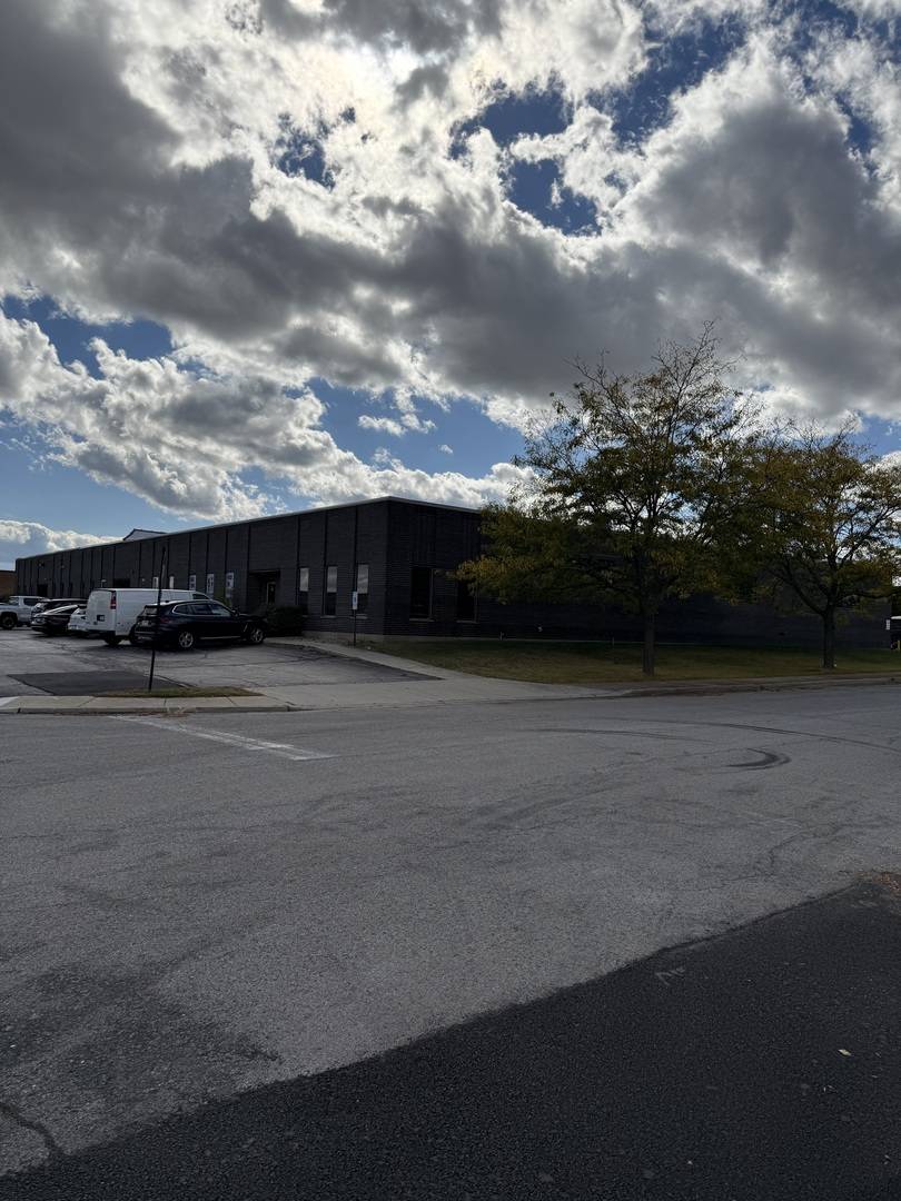 700 BONNIE LN, Elk Grove Village, IL 60007