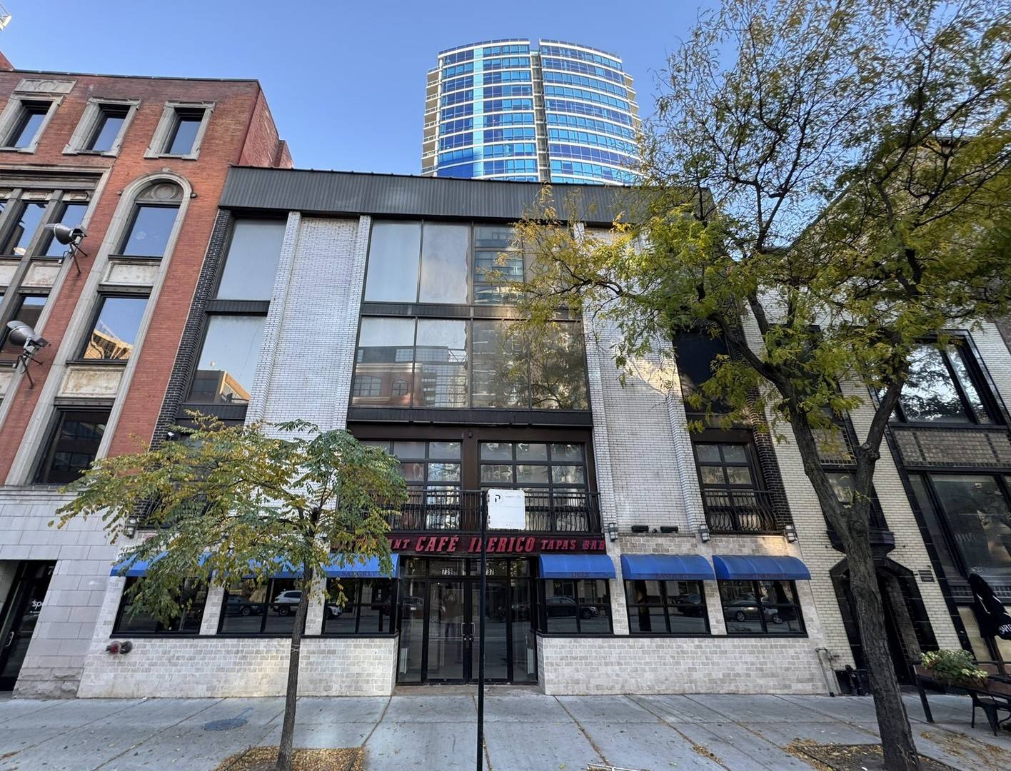 737 N LaSalle ST, Chicago, IL 60654