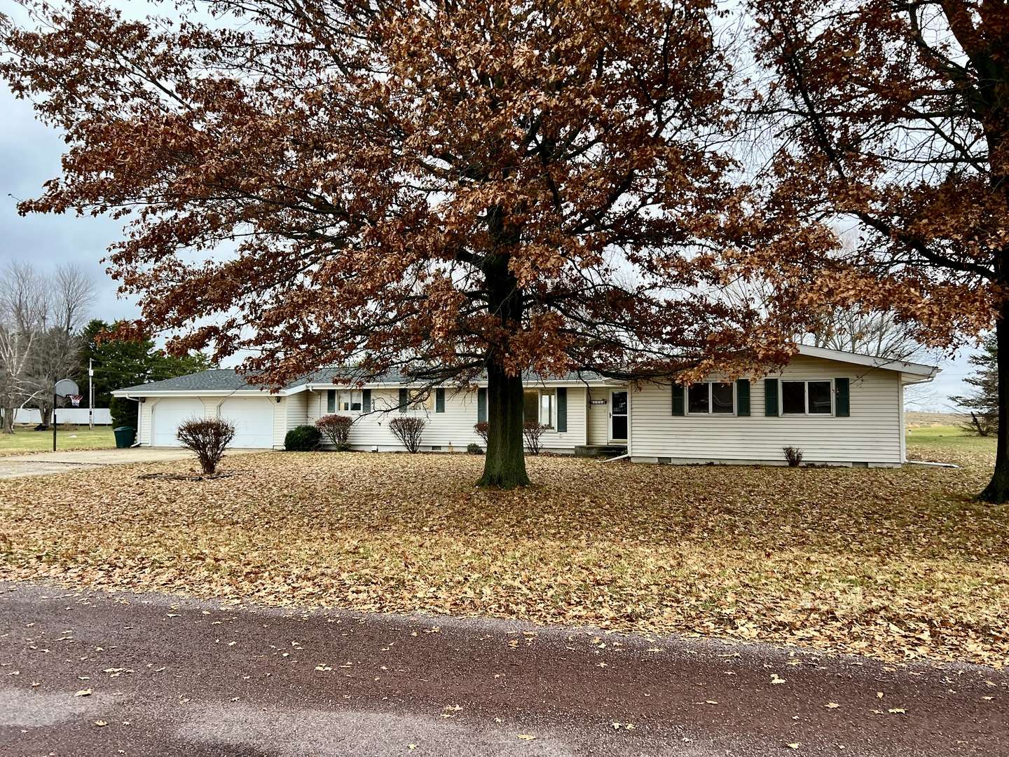 106 Lakeview DR, Gibson City, IL 60936