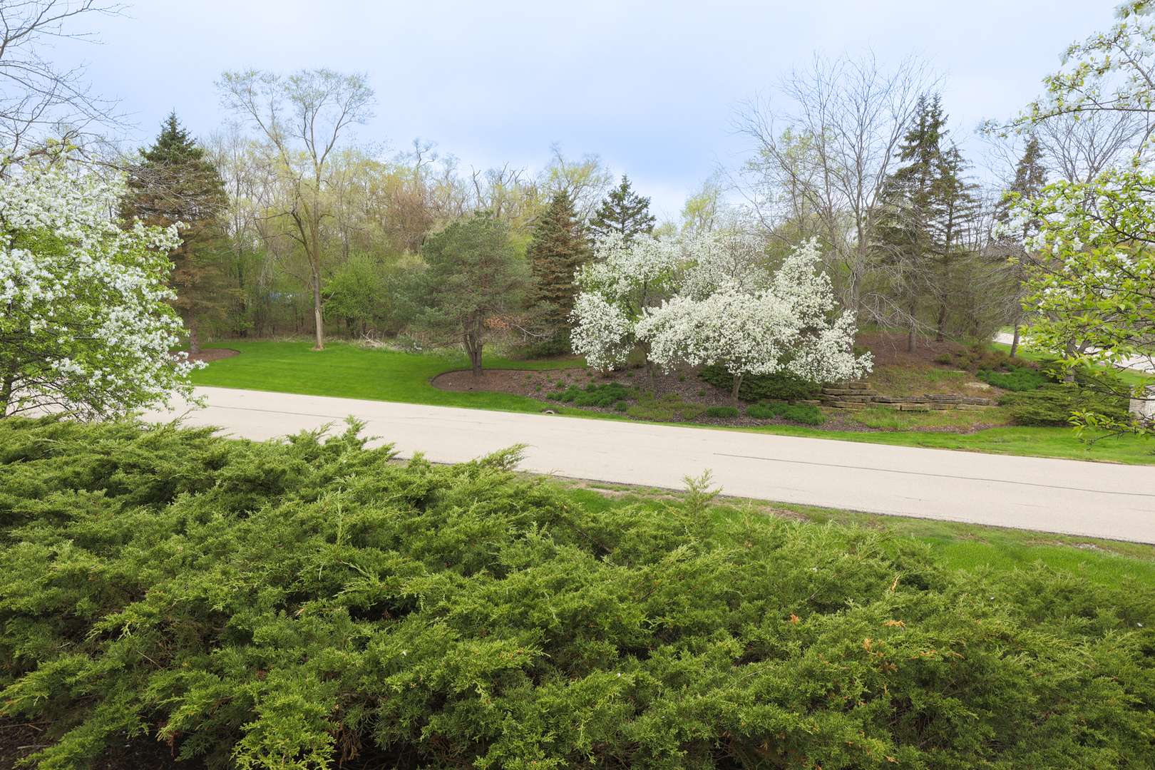 39976 Jonathan Knolls LN, Wadsworth, IL 60083