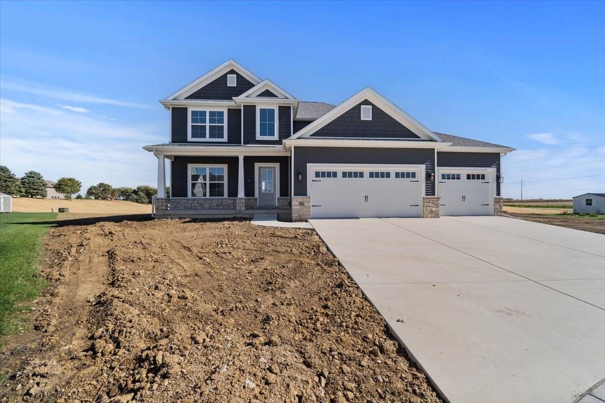 24 Stonehouse CT, Bloomington, IL 61705