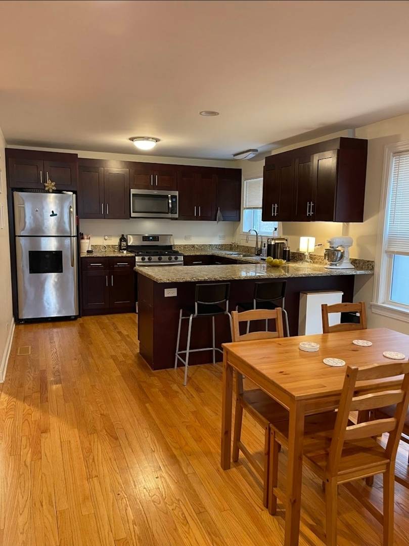 704 Florence AVE, Evanston, IL 60202
