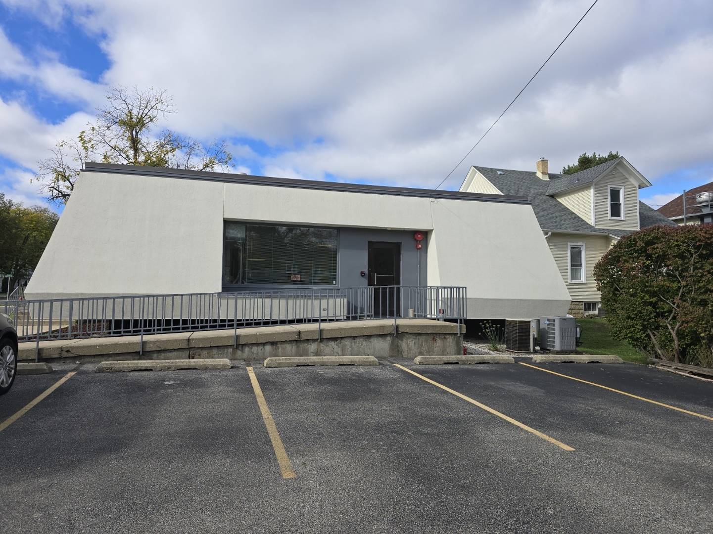 326 S Milwaukee AVE, Libertyville, IL 60048