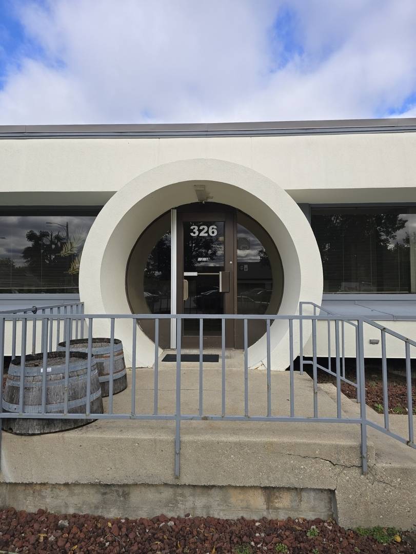 326 S Milwaukee AVE, Libertyville, IL 60048