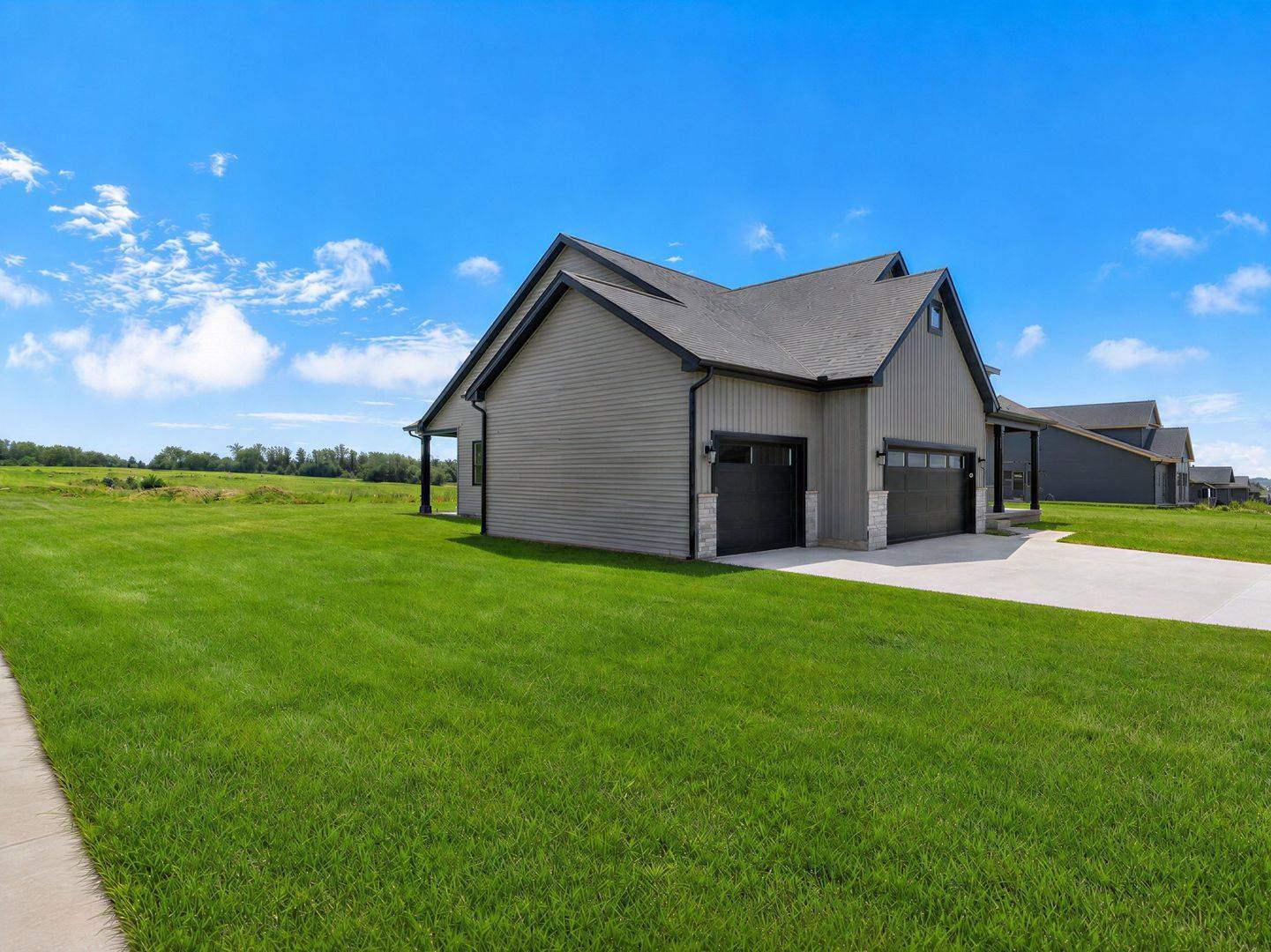 713 Wheatley DR, Mahomet, IL 61853