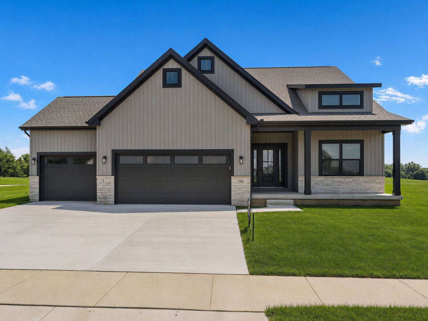 713 Wheatley DR, Mahomet, IL 61853