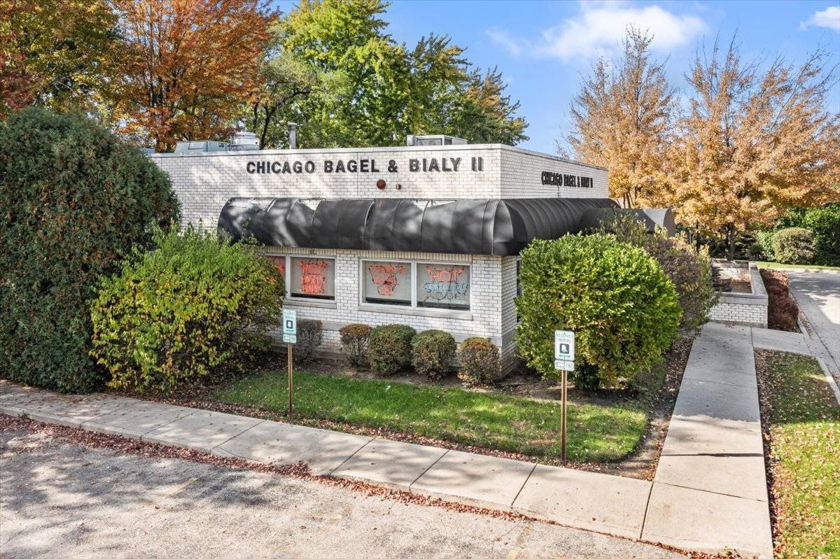 260 S Milwaukee AVE, Wheeling, IL 60090