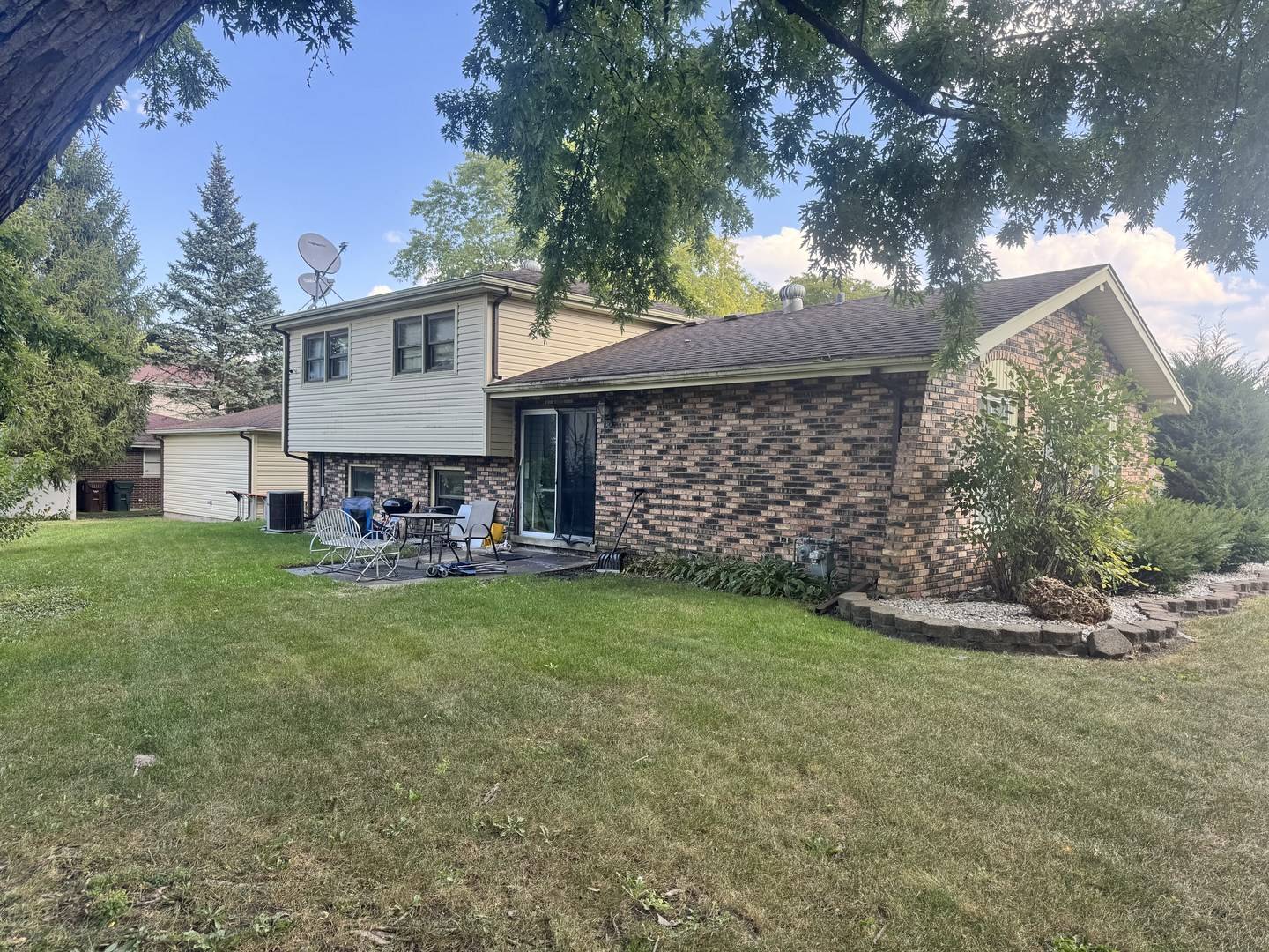 826 E 194th ST, Glenwood, IL 60425