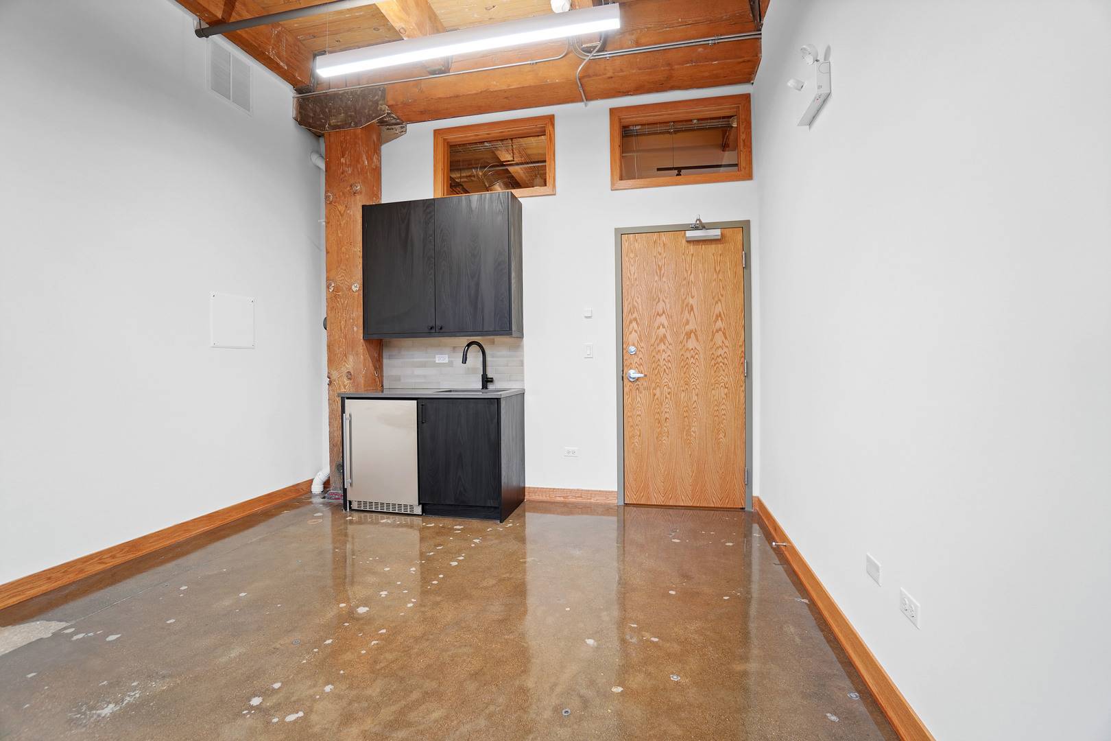1806 W Cuyler AVE #102, Chicago, IL 60613