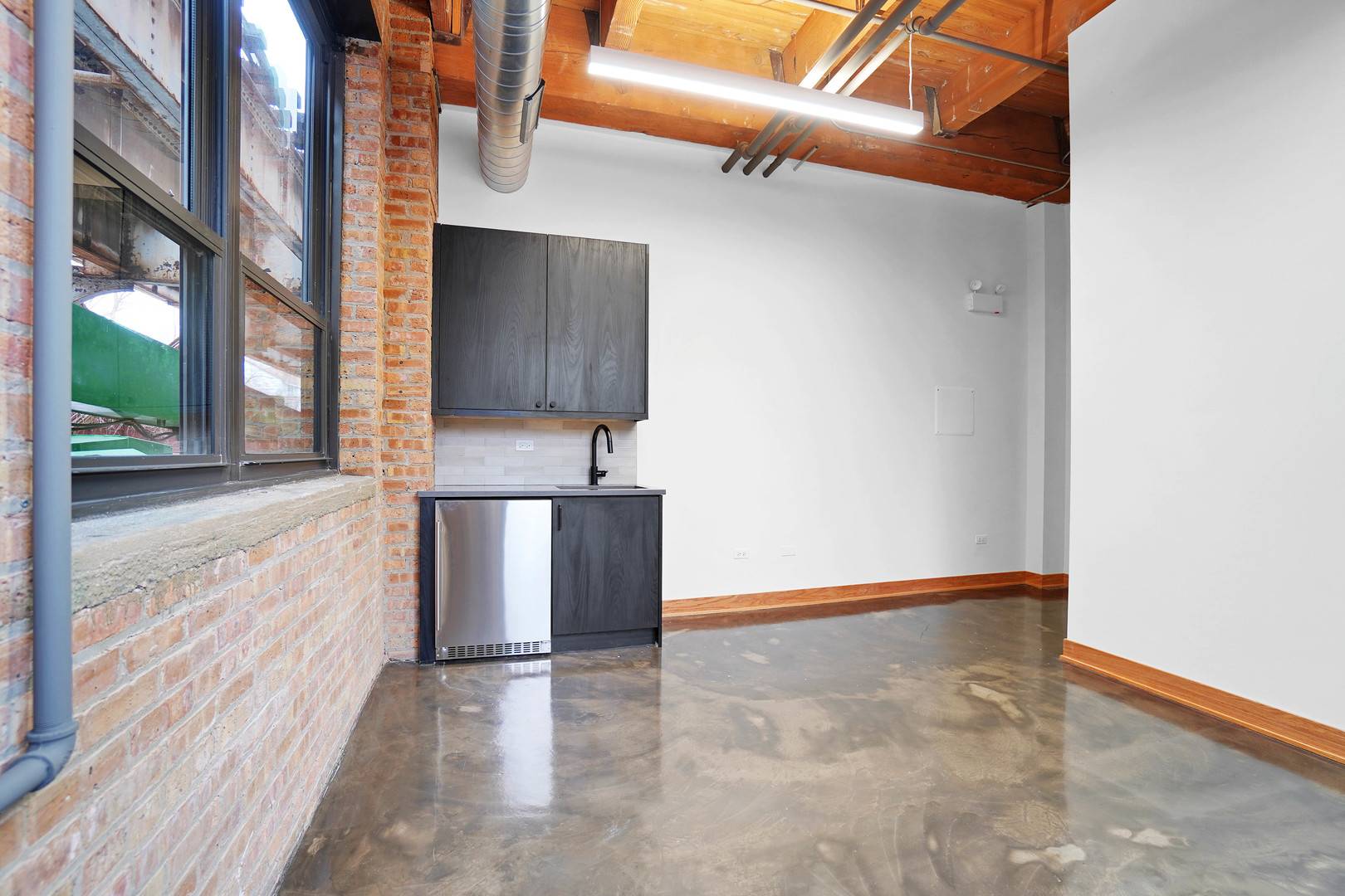 1806 W Cuyler AVE #104, Chicago, IL 60613