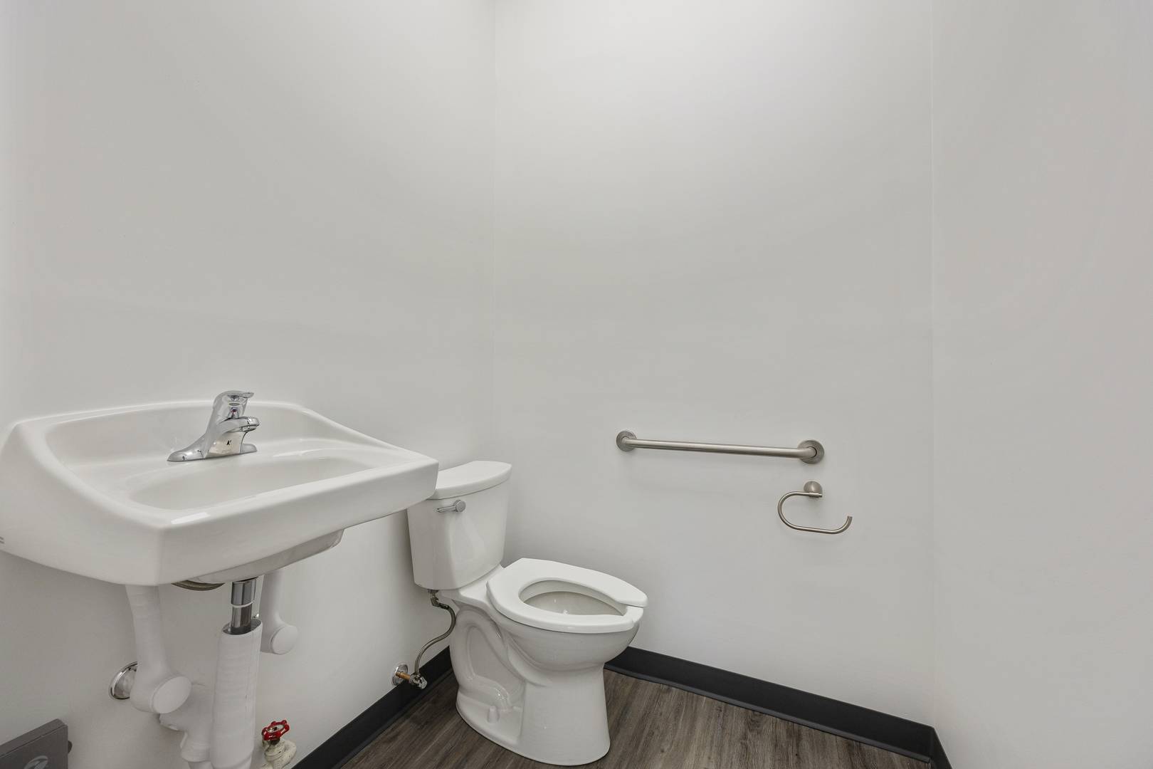 27W205 Geneva RD, Winfield, IL 60190