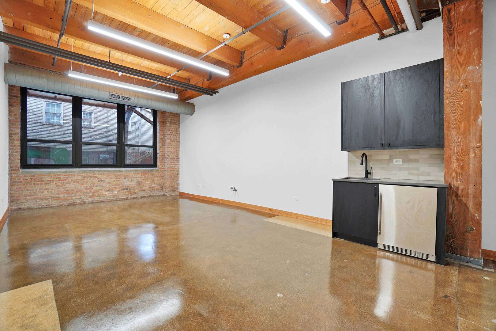 1806 W Cuyler AVE #107, Chicago, IL 60613