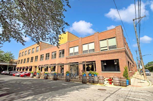 1806 W Cuyler AVE #111, Chicago, IL 60613