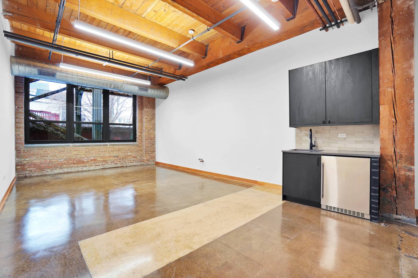 1806 W Cuyler AVE #111, Chicago, IL 60613