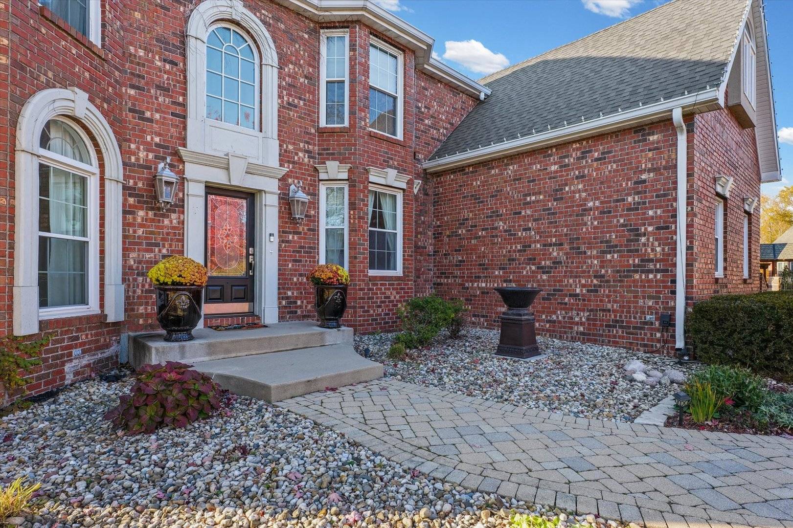 1 Windsong WAY, Bloomington, IL 61704