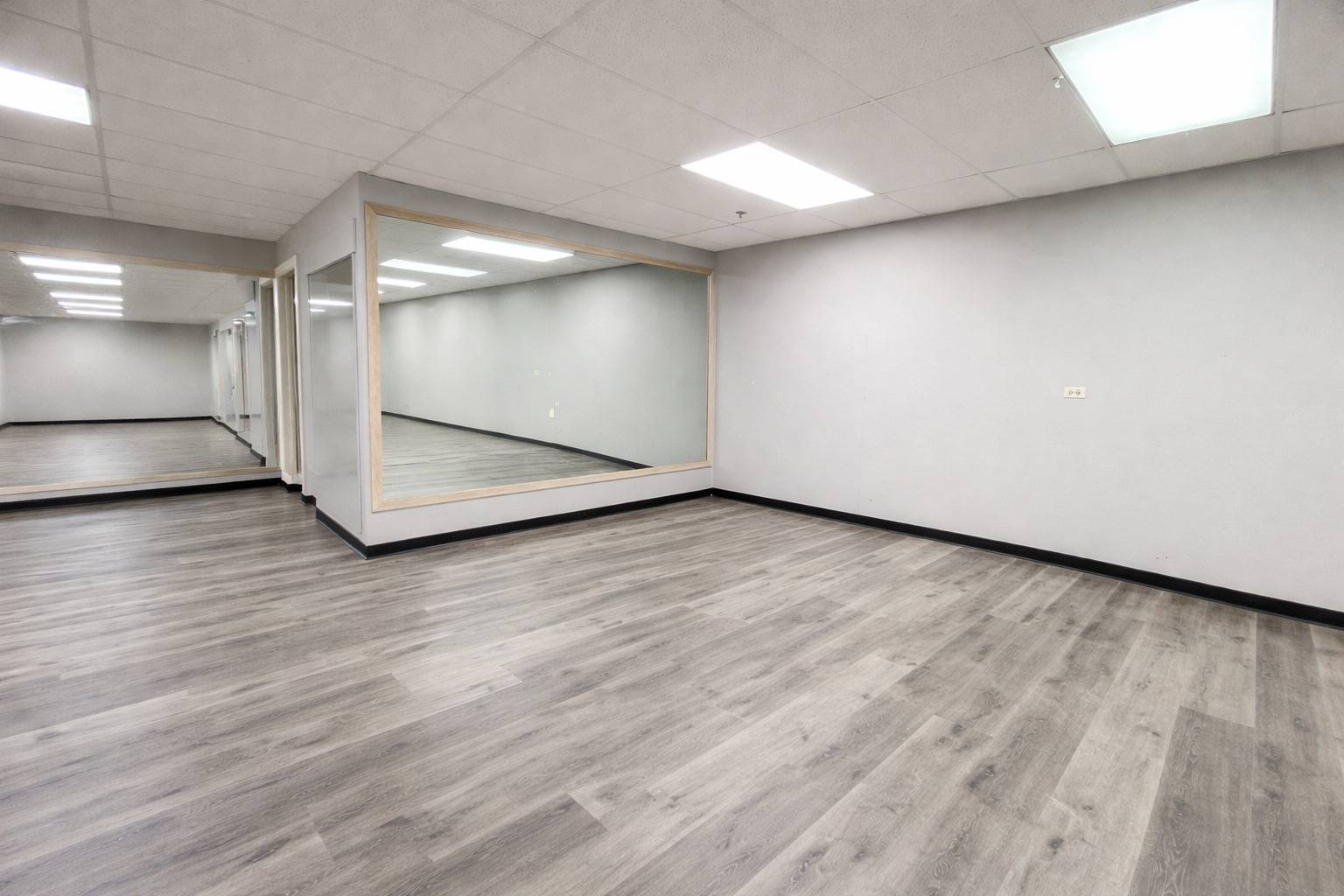 640 Anthony TRL, Northbrook, IL 60062