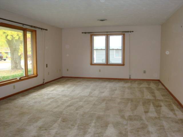 522 N Third ST, Cissna Park, IL 60924