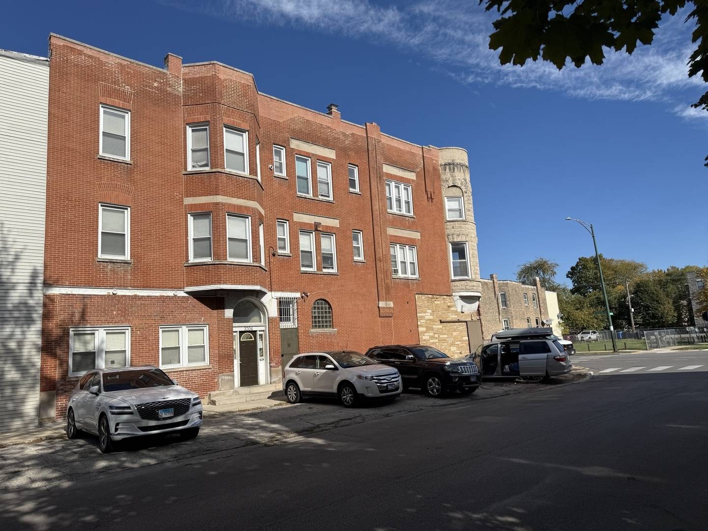 700 N Kedzie AVE, Chicago, IL 60612