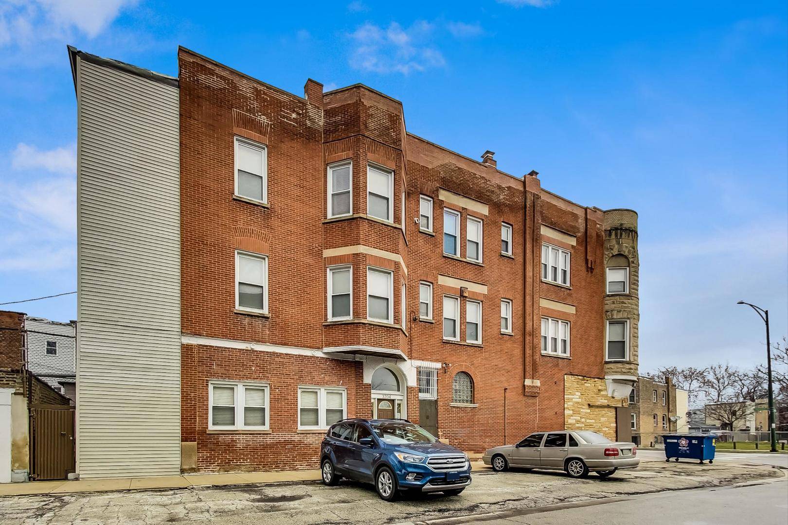 700 N Kedzie AVE, Chicago, IL 60612
