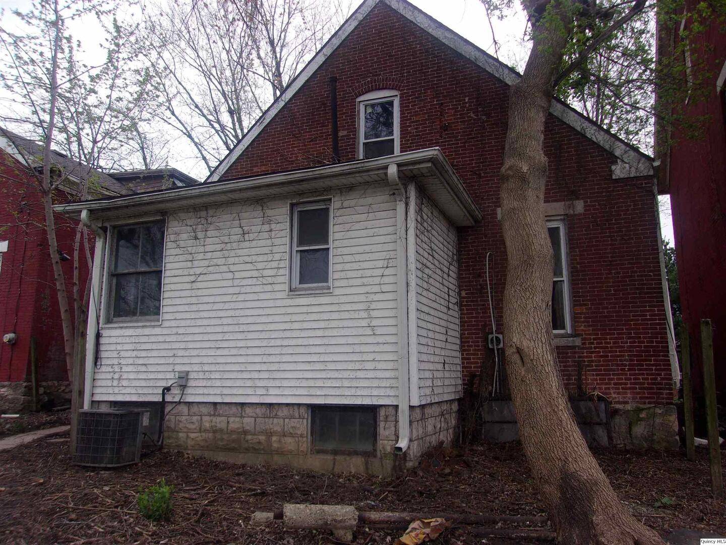 925 Jefferson St, Quincy, IL 62301