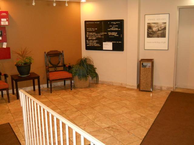 380 E Northwest HWY, Des Plaines, IL 60016