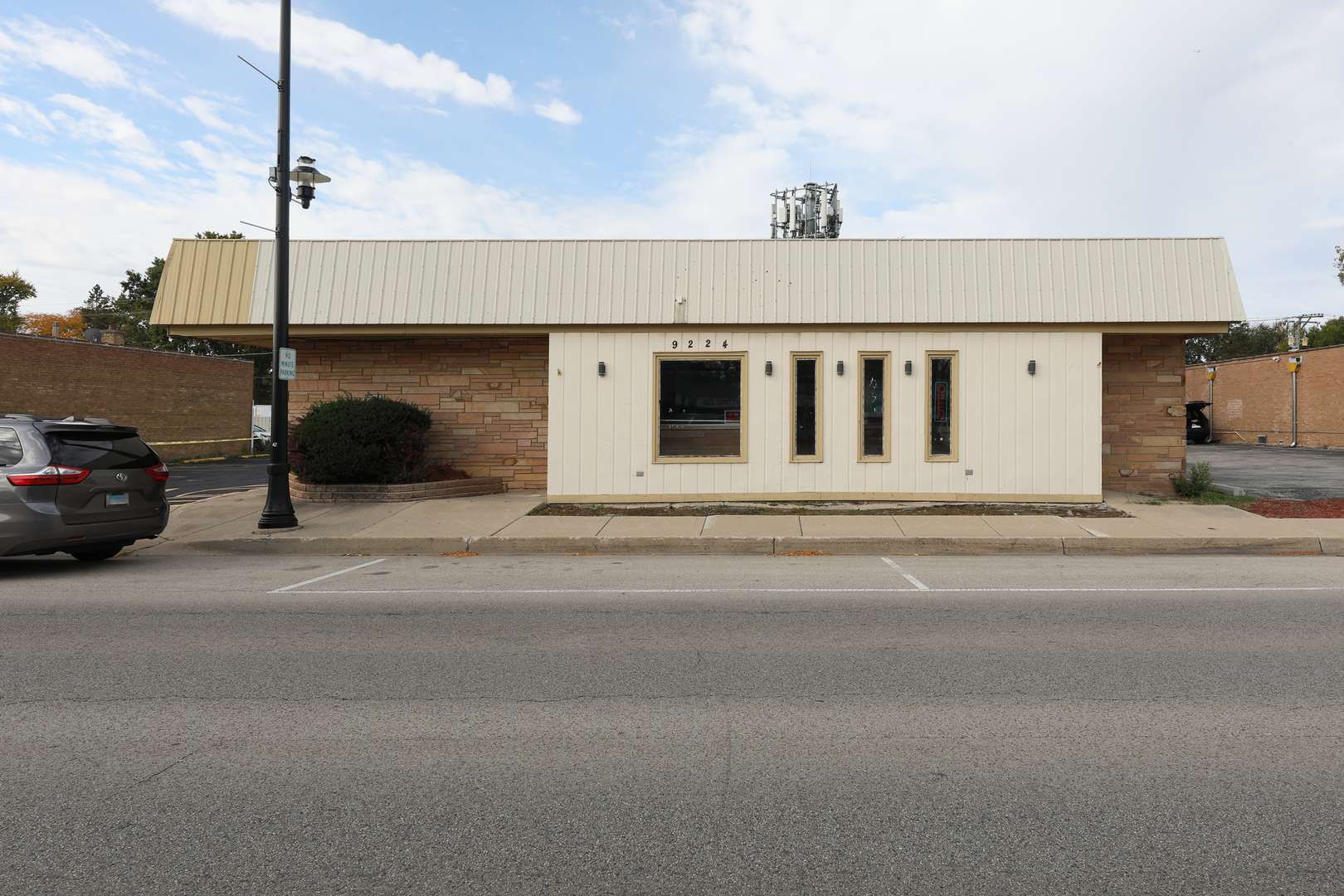 9224 Waukegan RD, Morton Grove, IL 60053