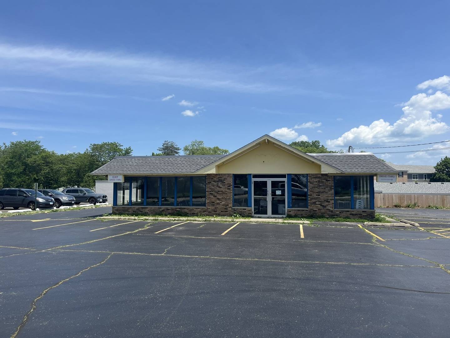 1124 N Milwaukee AVE, Libertyville, IL 60048