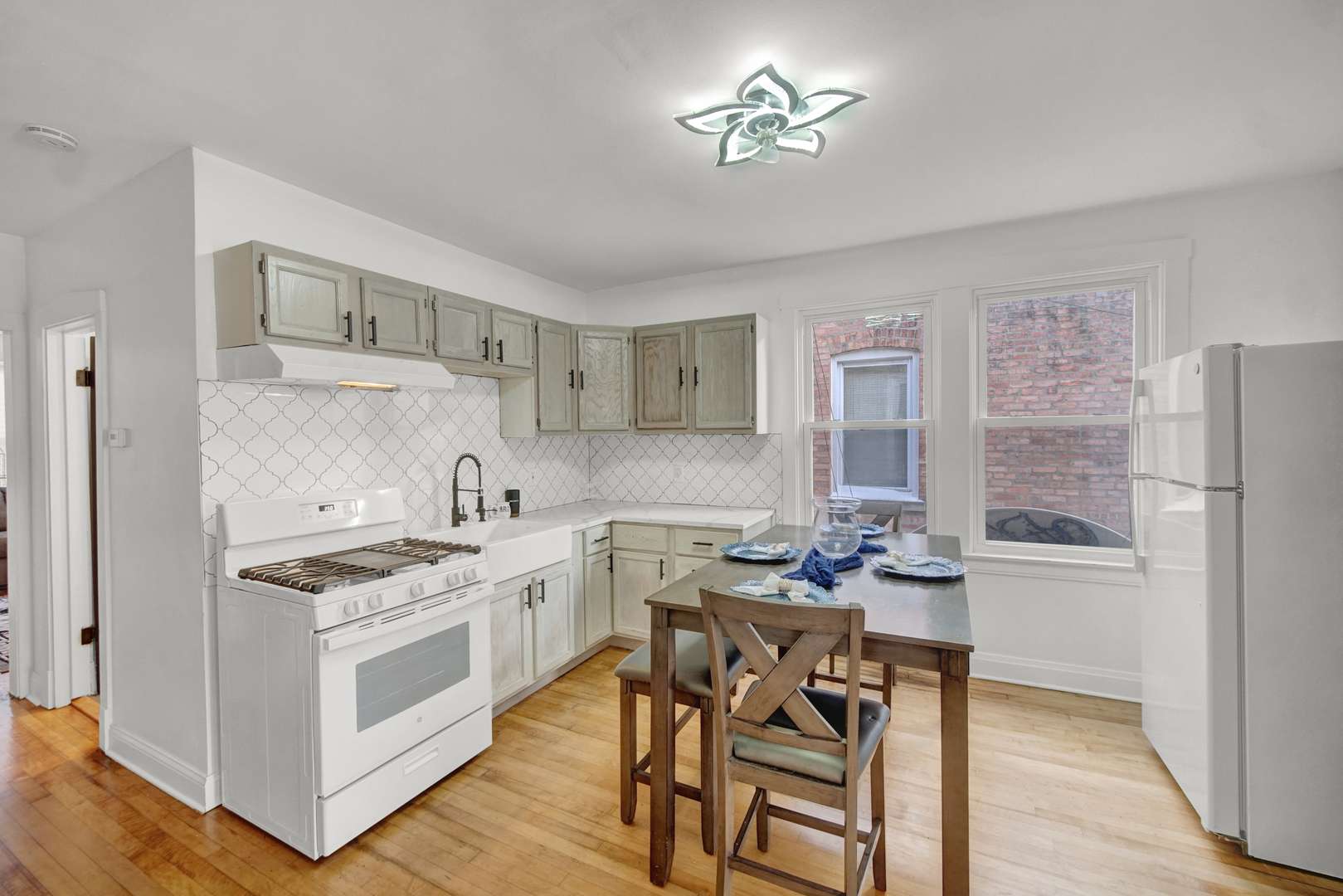 2854 S Central Park AVE, Chicago, IL 60623