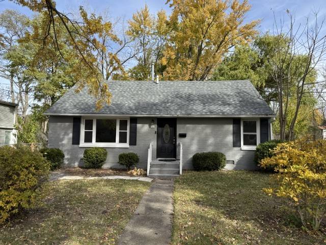 54 Mionske DR, Lake Zurich, IL 60047