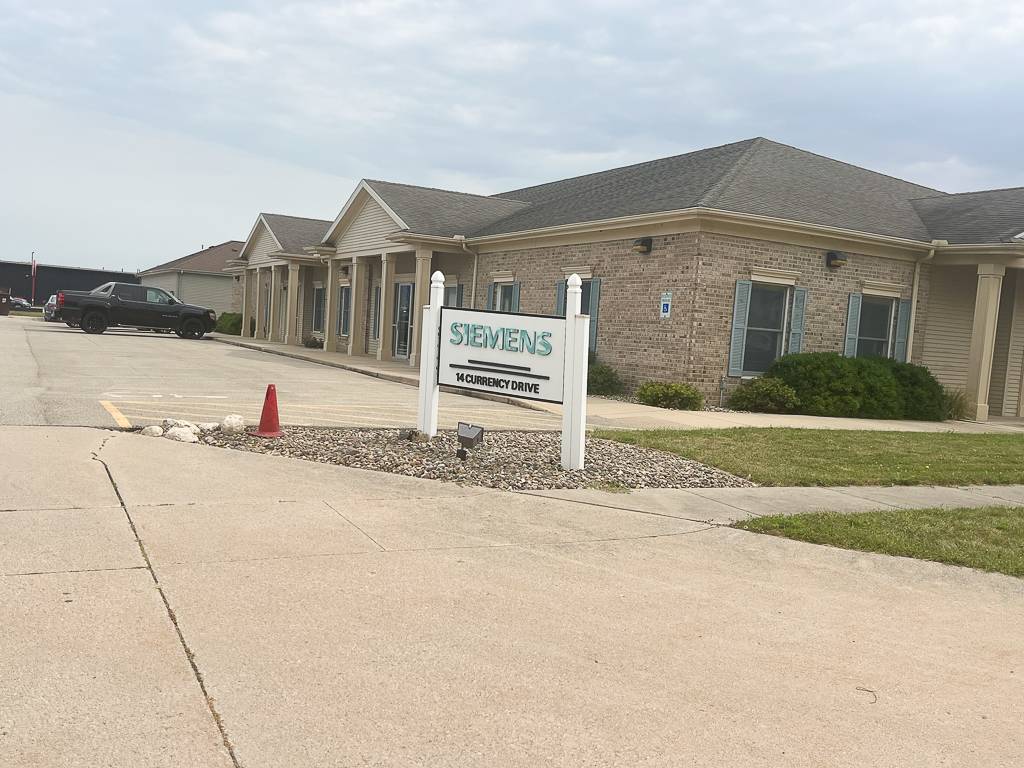 14 Currency DR, Bloomington, IL 61704