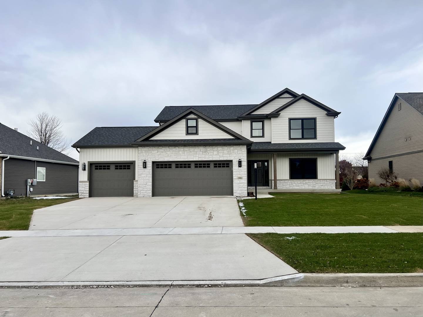 5006 Chestnut Grove DR, Champaign, IL 61822