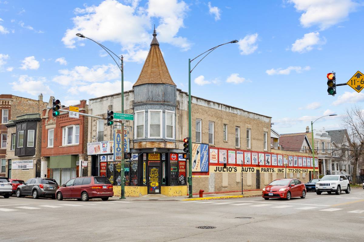 3000 W Diversey AVE, Chicago, IL 60647